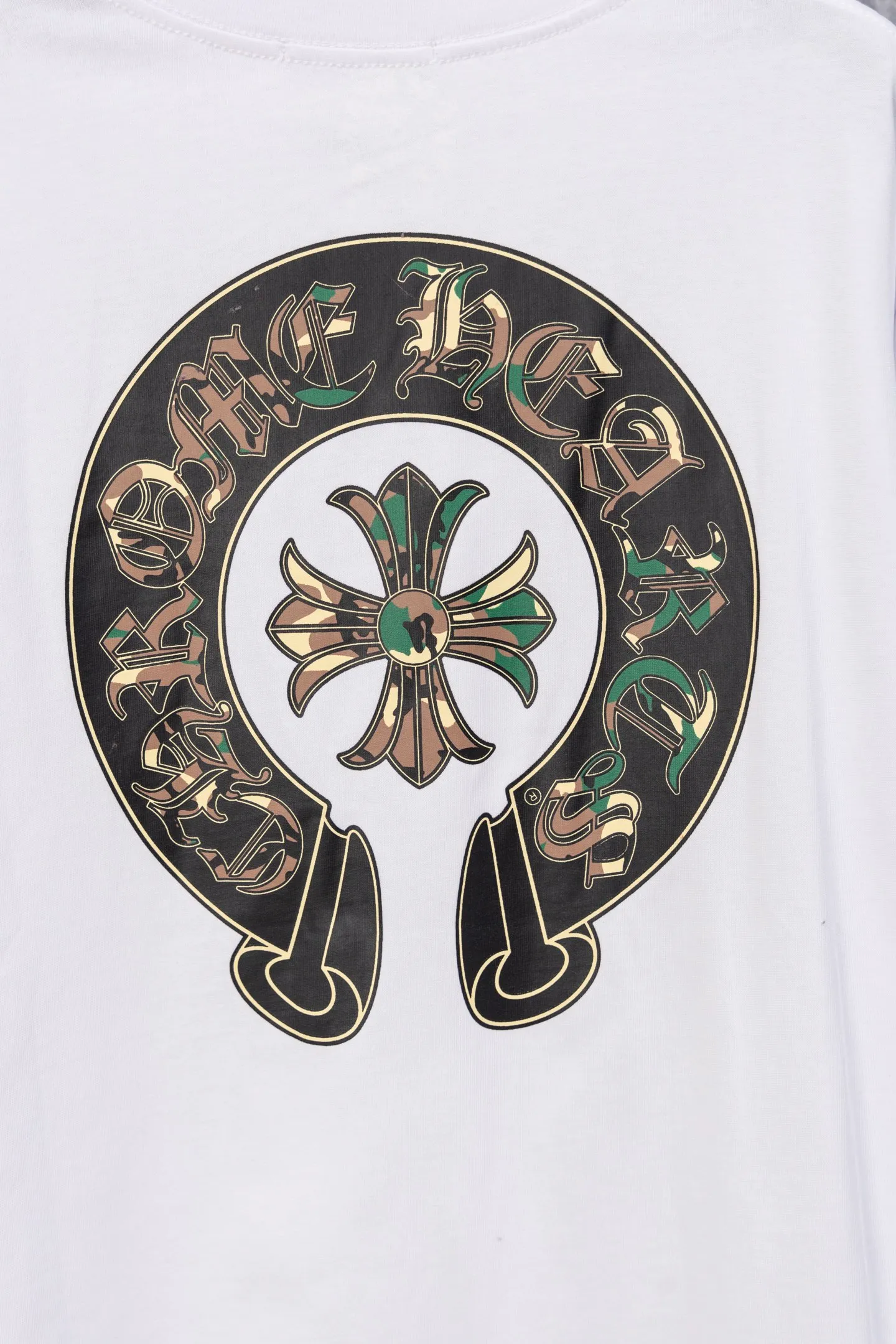 P190 Chrome Hearts CH Chrome Hearts Arm Camouflage Letters Large Logo Pocket Long Sleeve T-shirt Made of 300 grams of pure cotton fabric Threads are encrypted in the same color as the cylinder. The color is the same. Buy with confidence. The workmanship details are to the extreme, different from ordinary products in the market. White ink direct-jet printing high-temperature technology. Large factory flow workmanship. Double-line hemming production. Machine washable. High temperature resistance. Imported pigments will not fall off. Color: black white. Size: S—